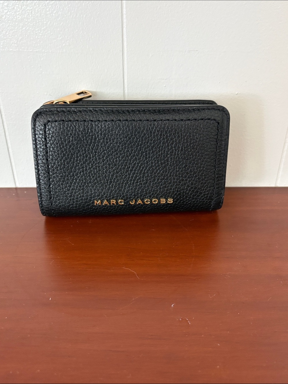 Marc Jacobs Groove Compact Wallet Black Pebbled Leather Zip BiFold